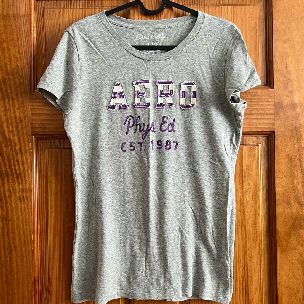 ✨ 2/$15 or 3/$20 ✨ Aeropostale Gray Embroidered Tee Size L
